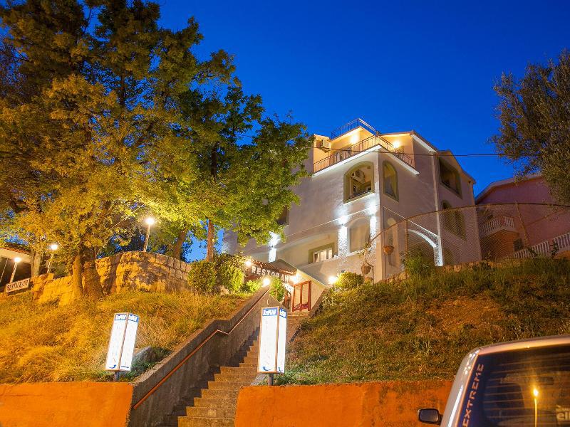 诺贝尔住宿加早餐旅馆 Petrovac 外观 照片