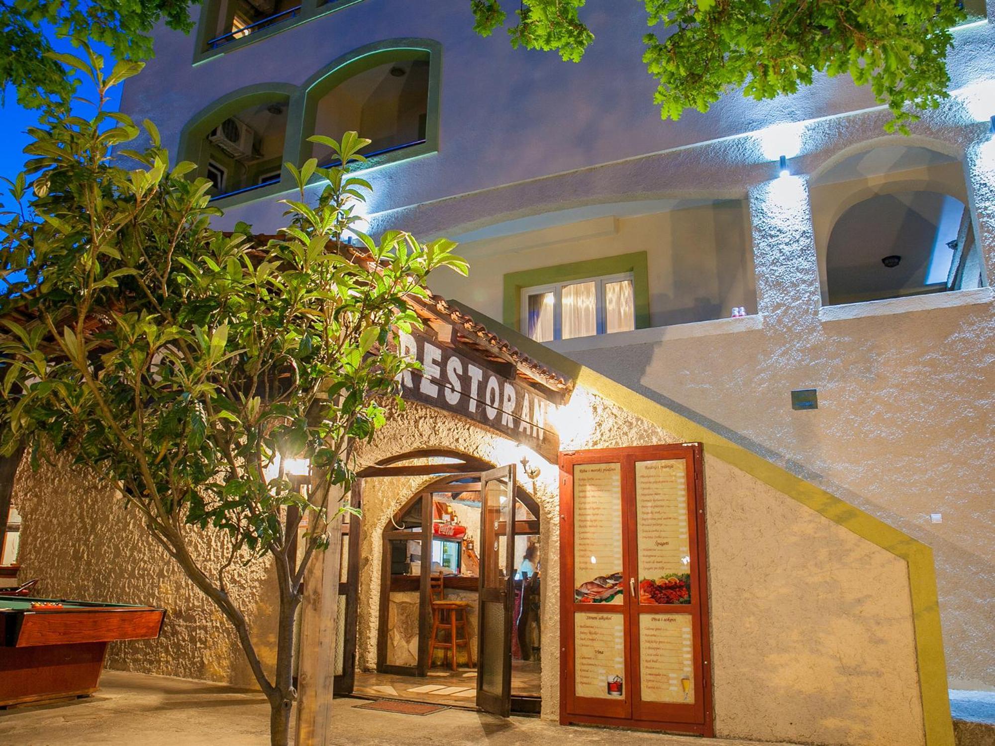 诺贝尔住宿加早餐旅馆 Petrovac 外观 照片
